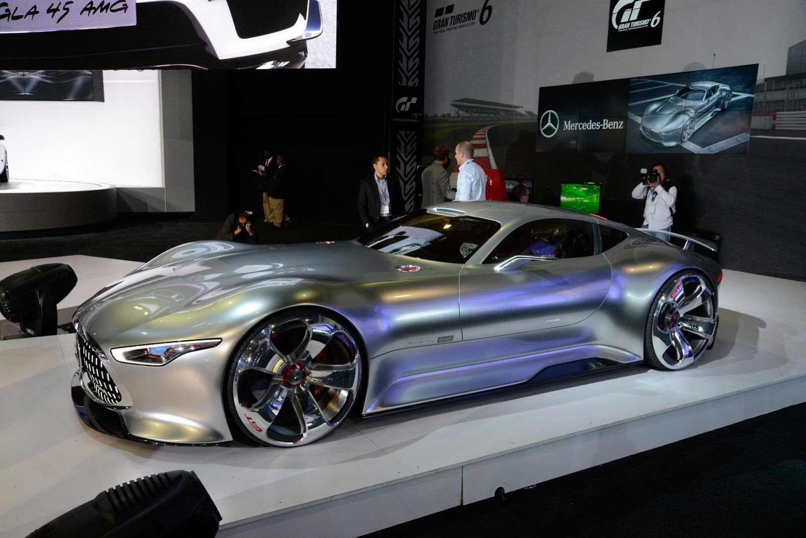 Mercedes-Gran-Turismo-Vision-concept-1