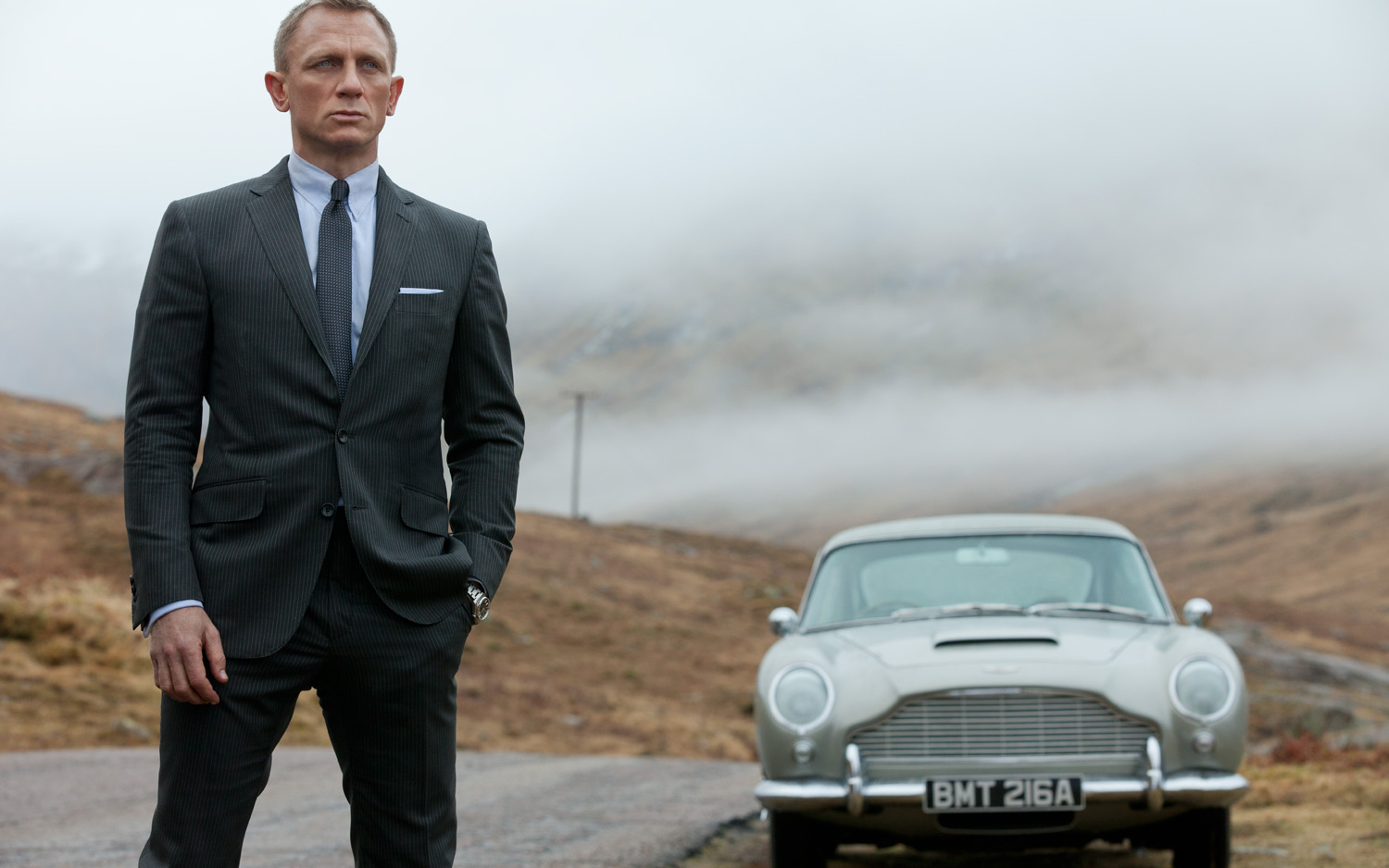 Skyfall-Daniel-Craig-as-James-Bond-with-Aston-Martin-DB5