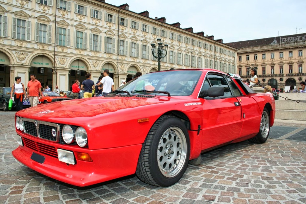 Lancia_Rally_037_Stradale_01