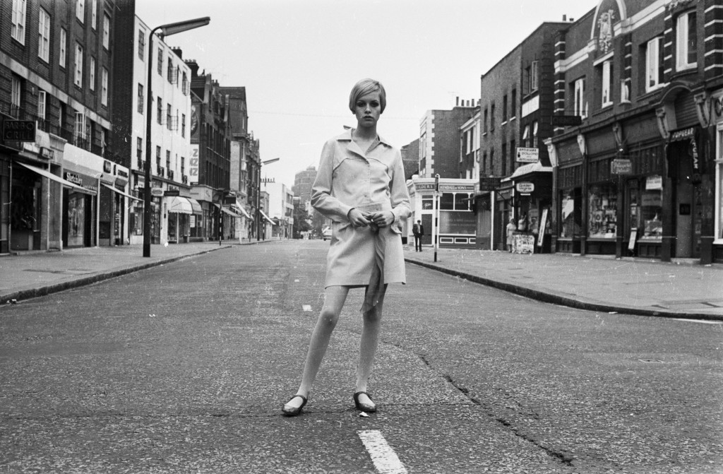 twiggy-in-the-kings-road-london-1966