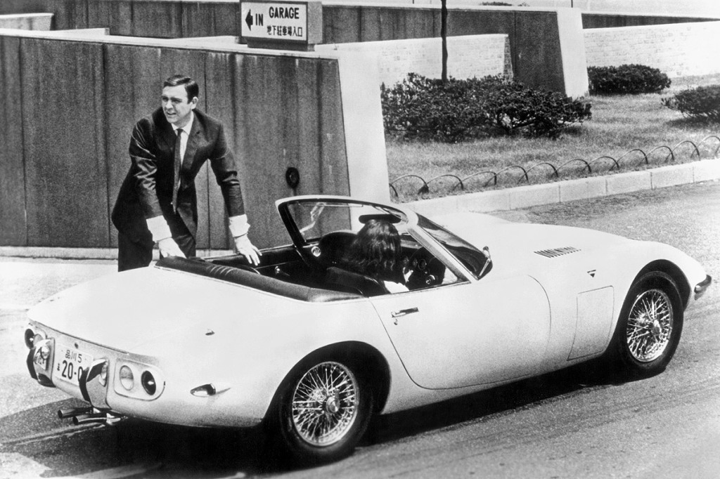 Toyota-2000-GT-James-Bond-007-Sean-Connery-Man-lebt-nur-zweimal-1200×800-9beeba45a4e03f63 (1)