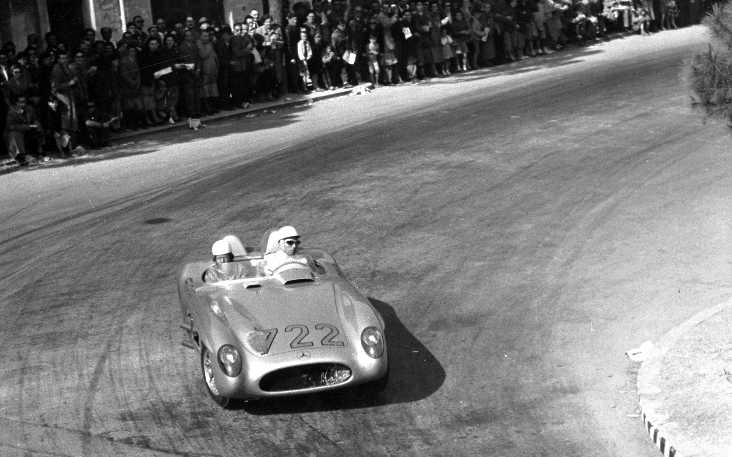 stirling-moss-and-denis-jenkinson-mercedes-benz-300-slr-in-1955-mille-miglia-overhead