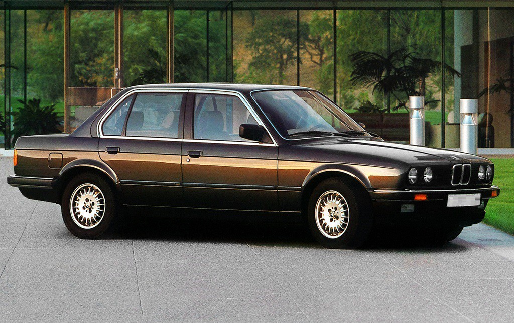 the-iconic-bmw-e30-4-doors-sports-sedan