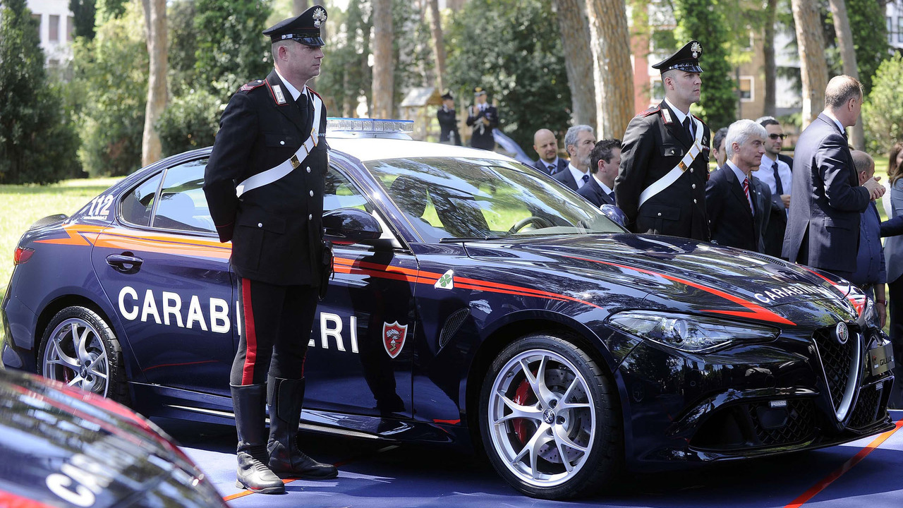 alfa-romeo-giulia-quadrifoglio-for-the-carabinieri