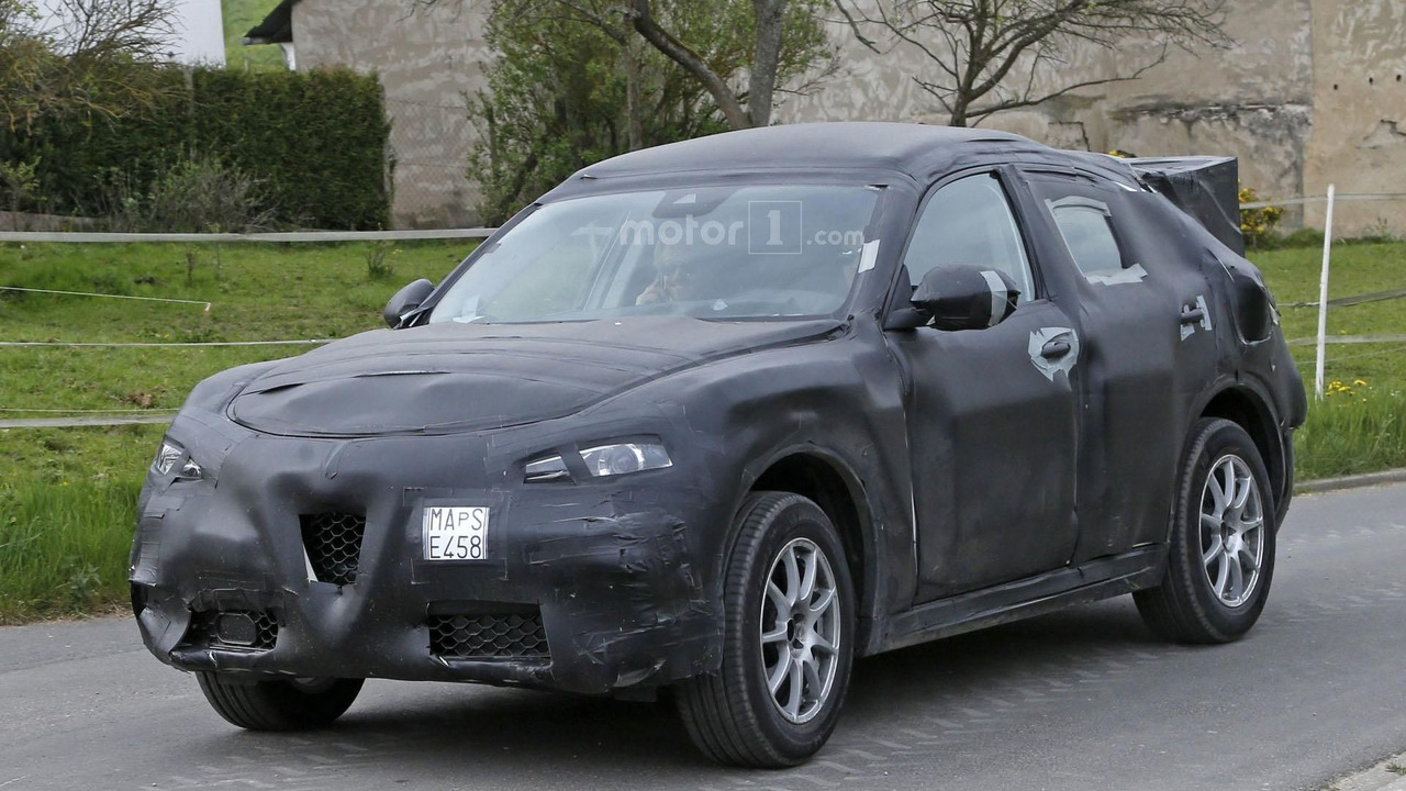 alfa-romeo-stelvio-spy-photo (2)