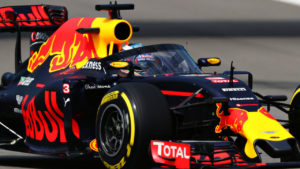 daniel-ricciardo-red-bull-racing-rb12-with-the-aeroscreen