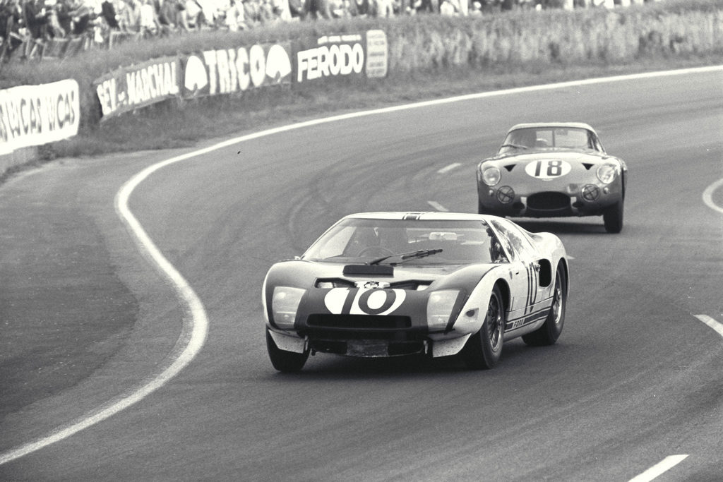 Un prototipo della Ford GT40 (1964)